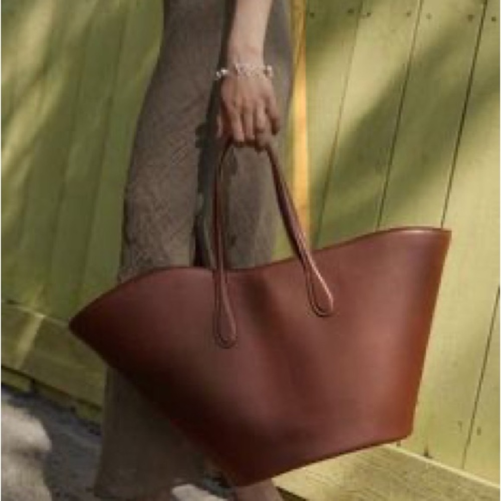 Sophisticated Brown Leather Tote